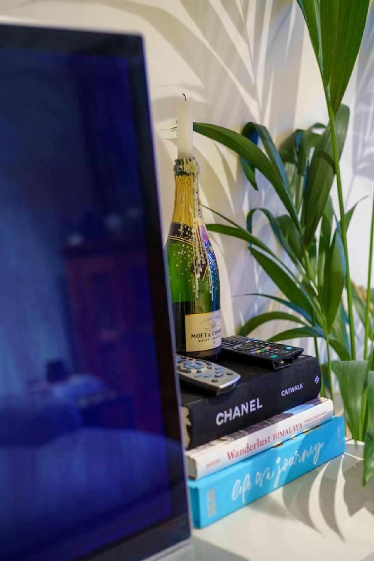 Apartment Elegant 2bd Flat Near Old Street, *