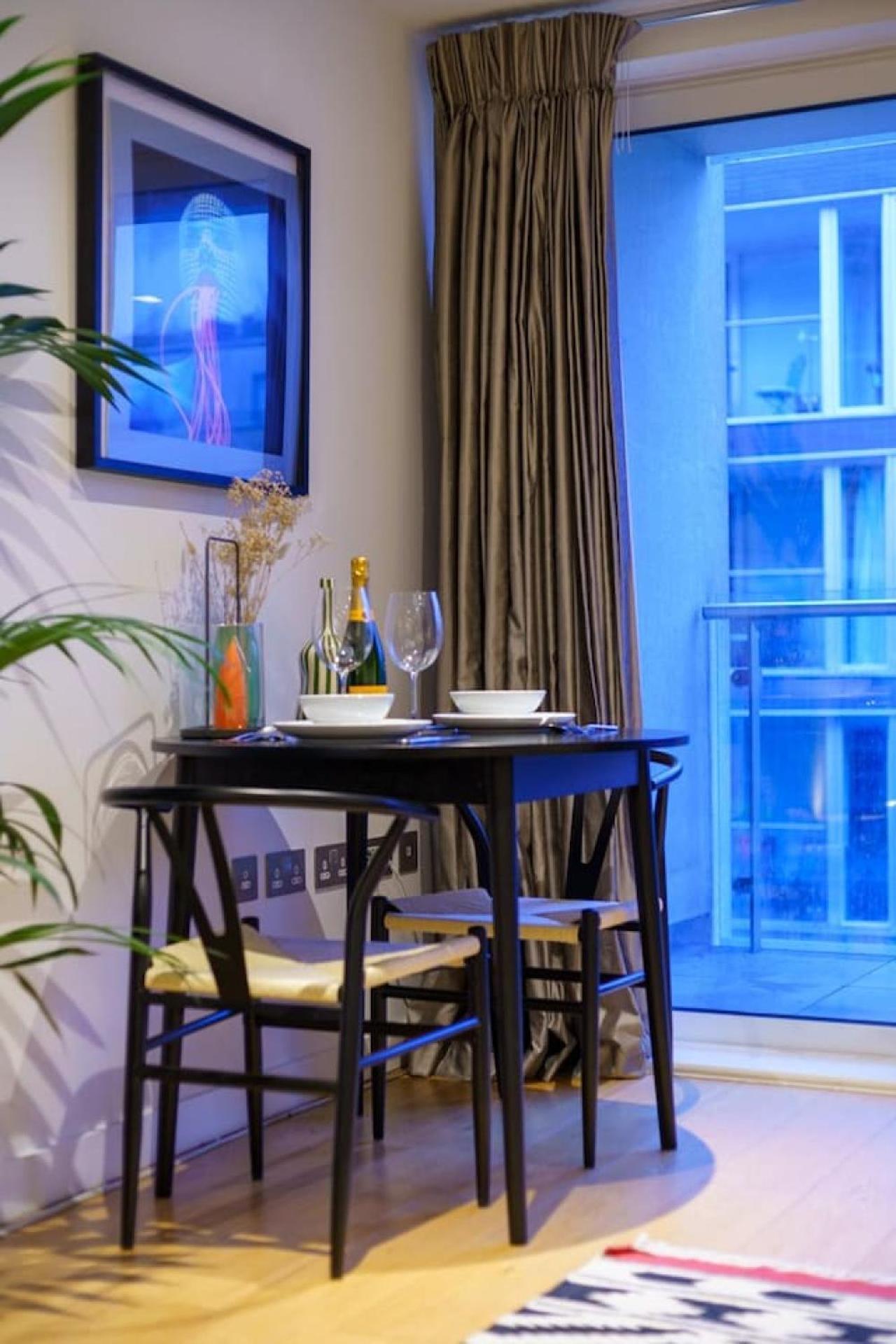 Apartment Elegant 2bd Flat Near Old Street, *