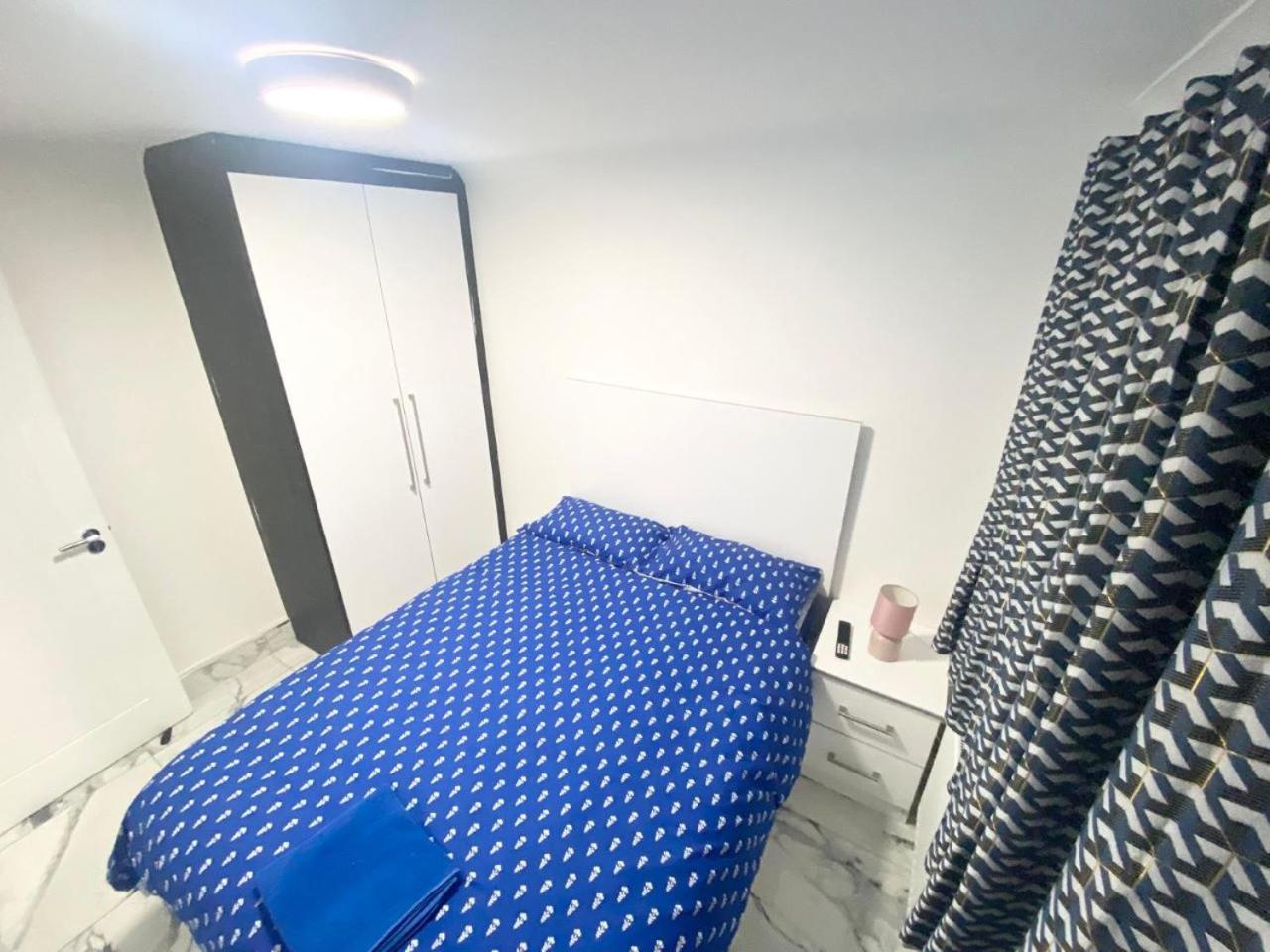 The Royal Boutique Kensington By , Sleep 11