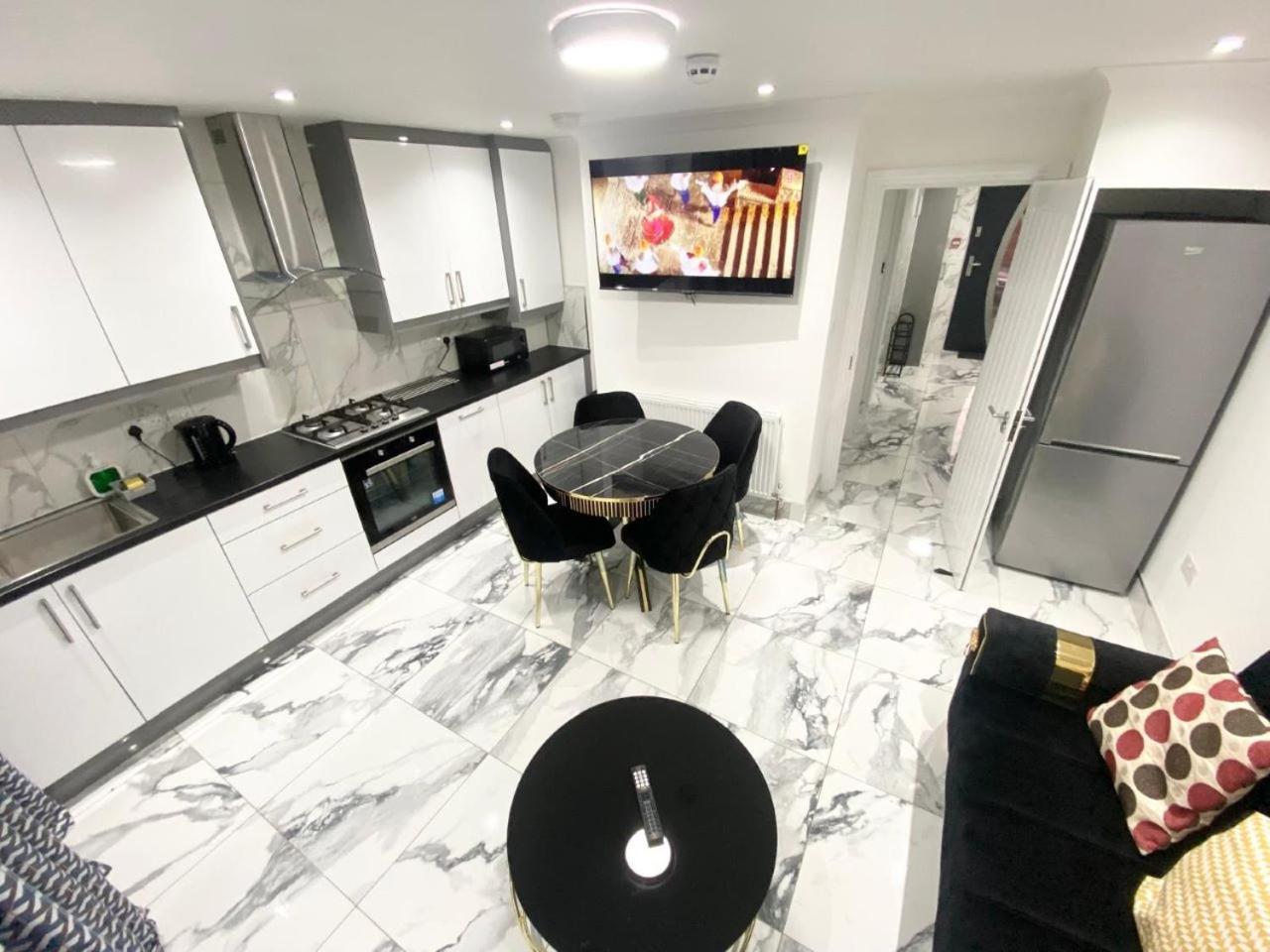 The Royal Boutique Kensington By , Sleep 11 * London
