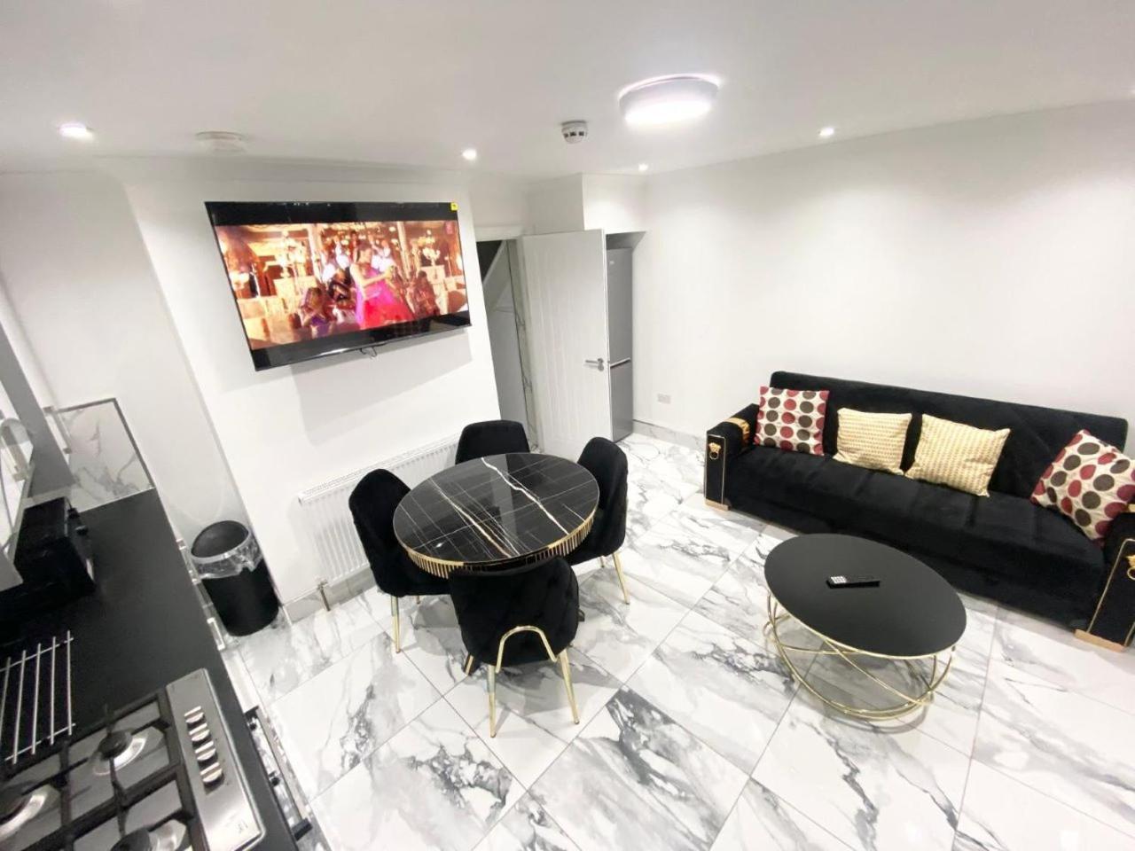 Holiday home The Royal Boutique Kensington By , Sleep 11 London