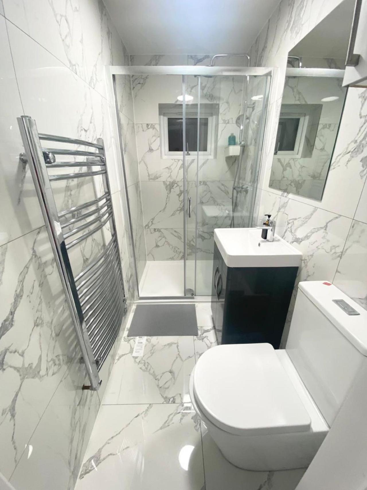 The Royal Boutique Kensington By , Sleep 11 *