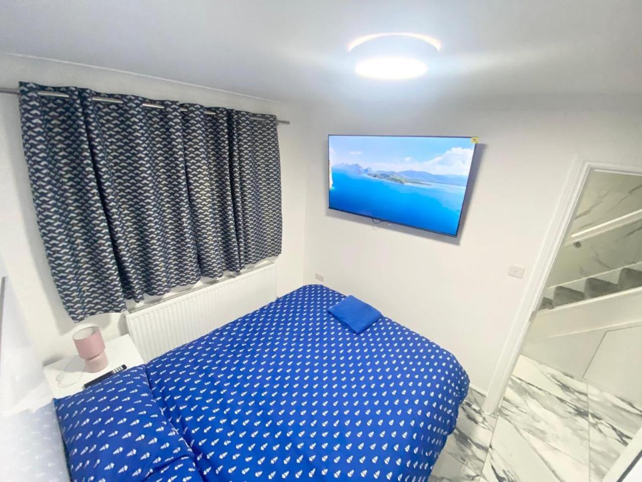 The Royal Boutique Kensington By , Sleep 11 Holiday home *