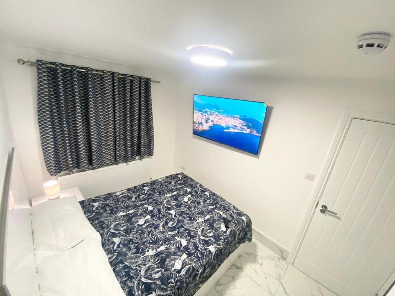 The Royal Boutique Kensington By , Sleep 11 London