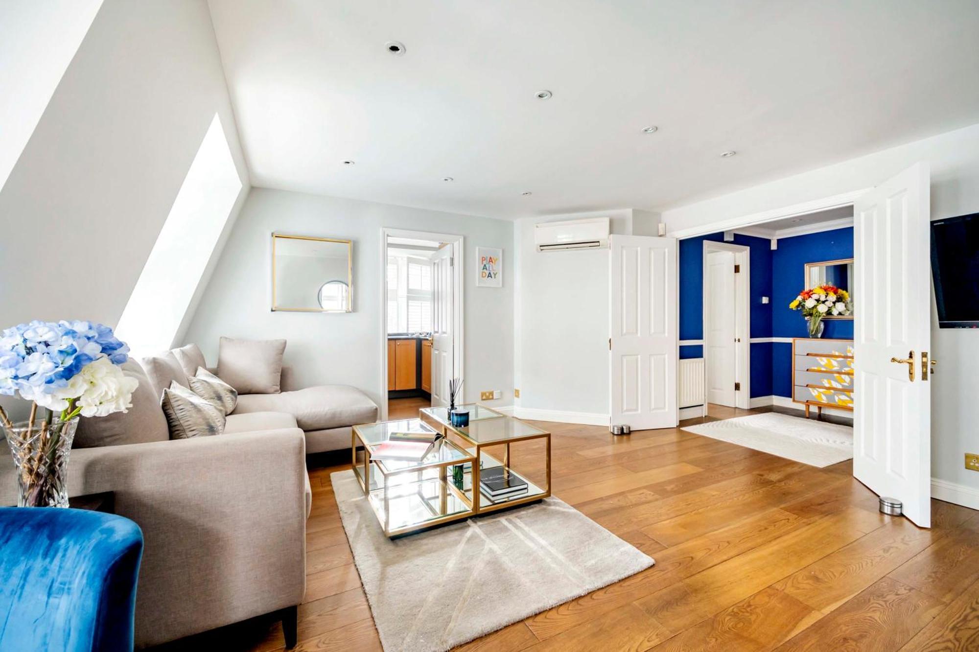 The Mayfair Marvel- By Out Of Office Lifestyle Apartment *