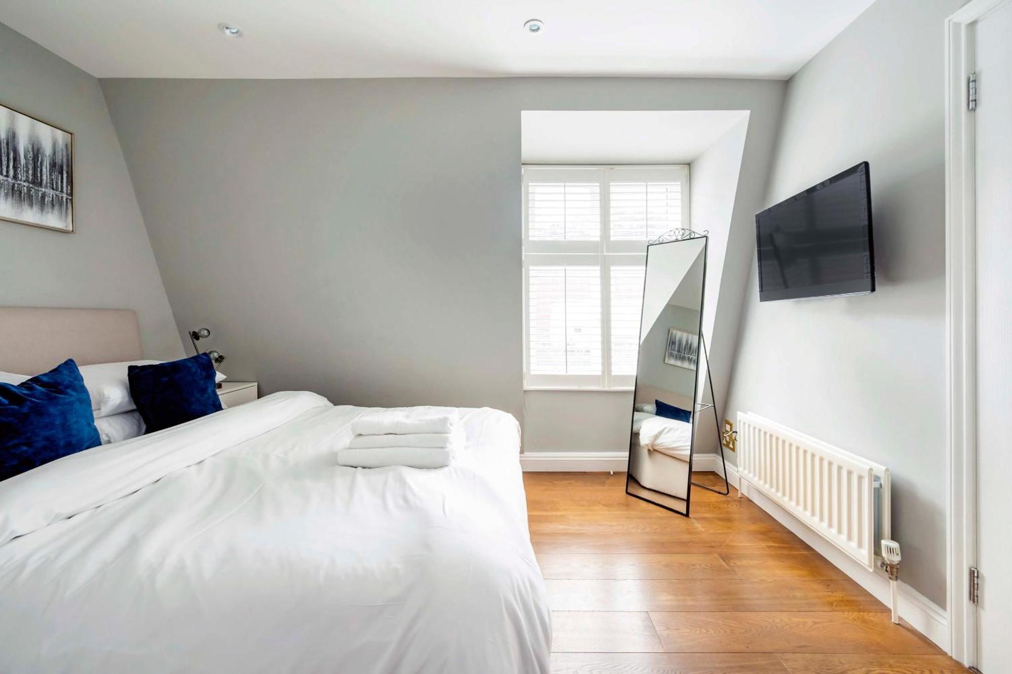 The Mayfair Marvel- By Out Of Office Lifestyle Apartment *