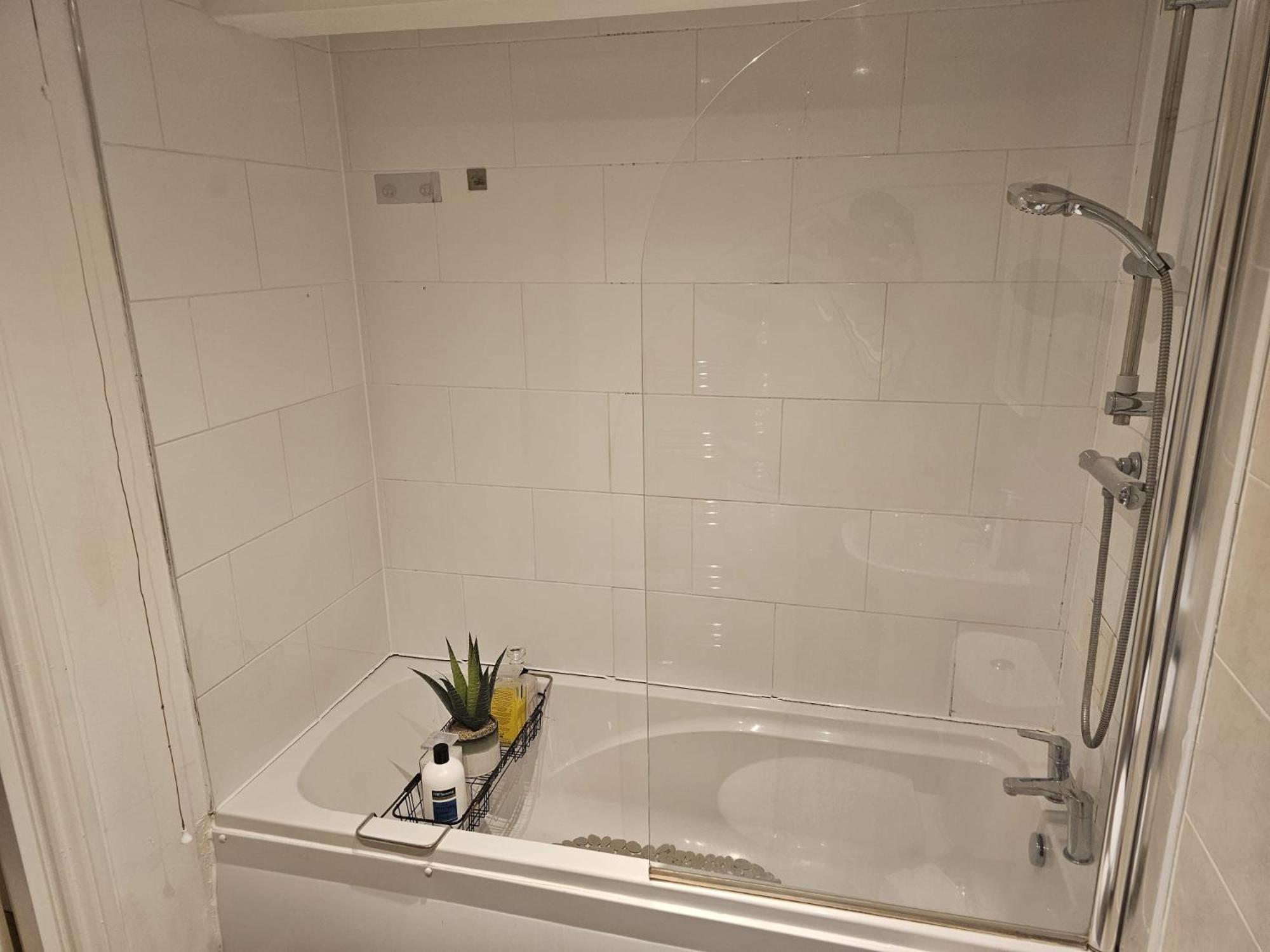 Spacious 2 Bedroom In Woolwich 15 Minutes To 02 Apartment London