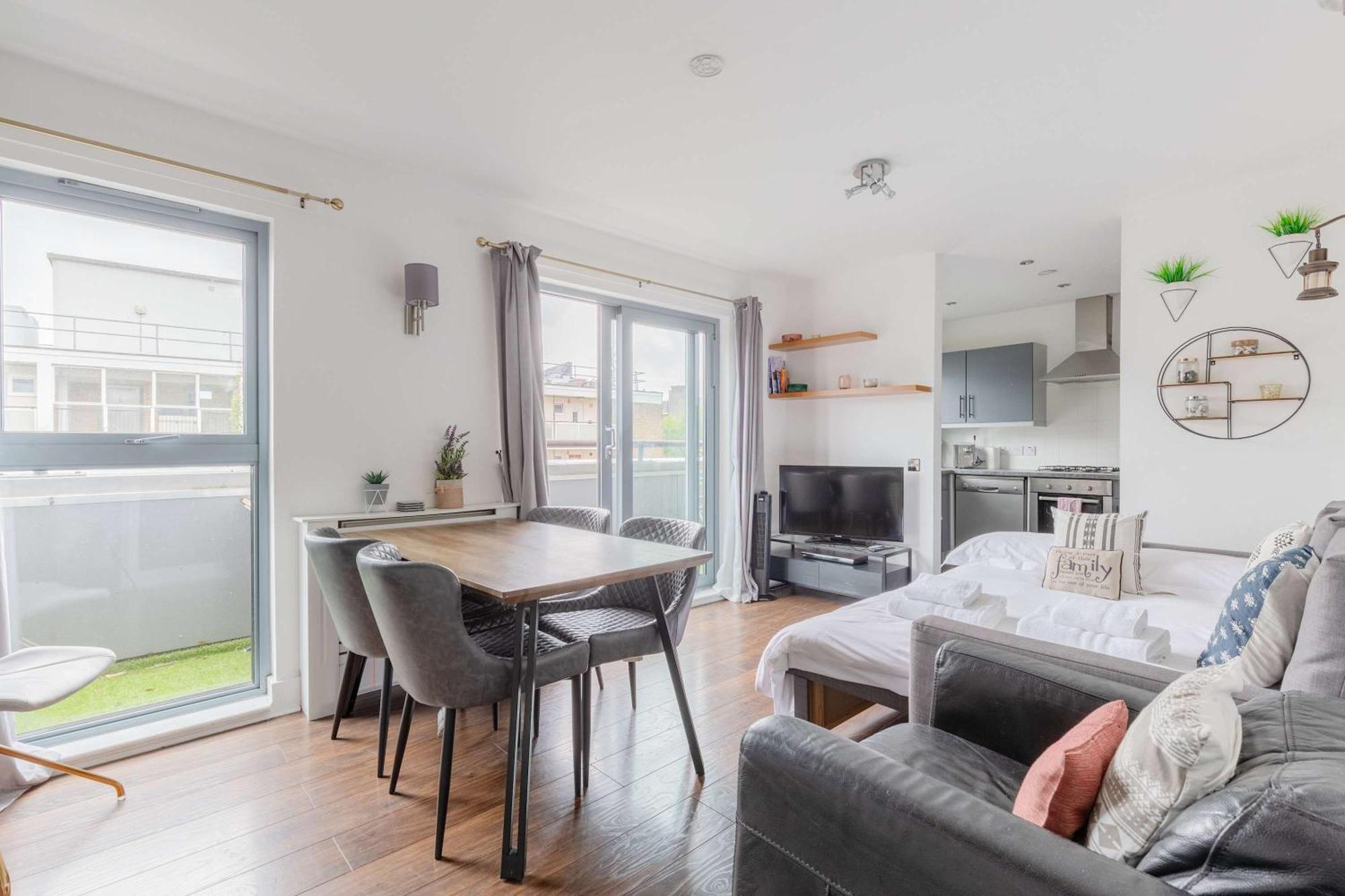 Apartment Bright 2 Bedroom Flat In Lambeth With Balcony *