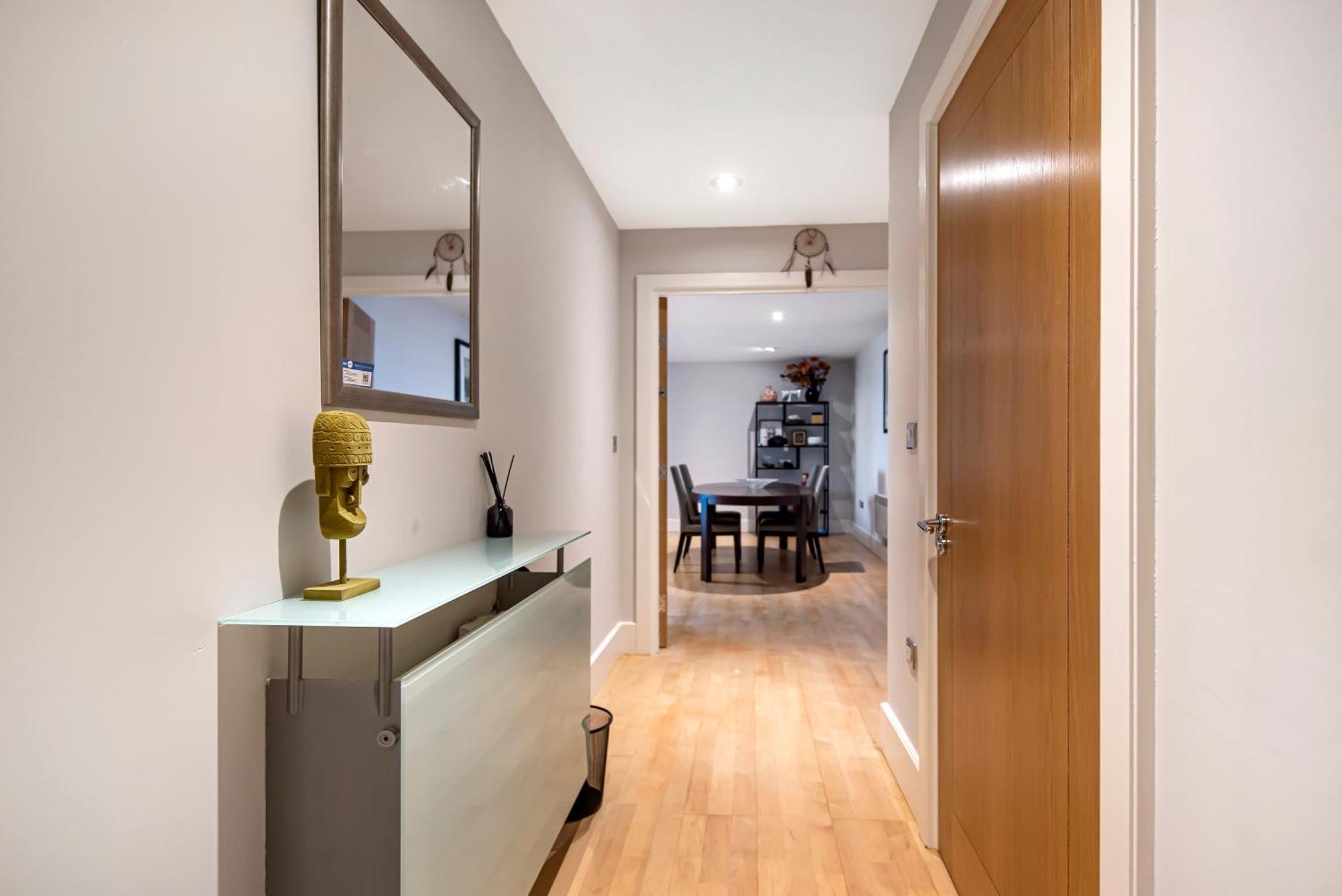 Modern 2 Bedroom 2 Bath With River View * London