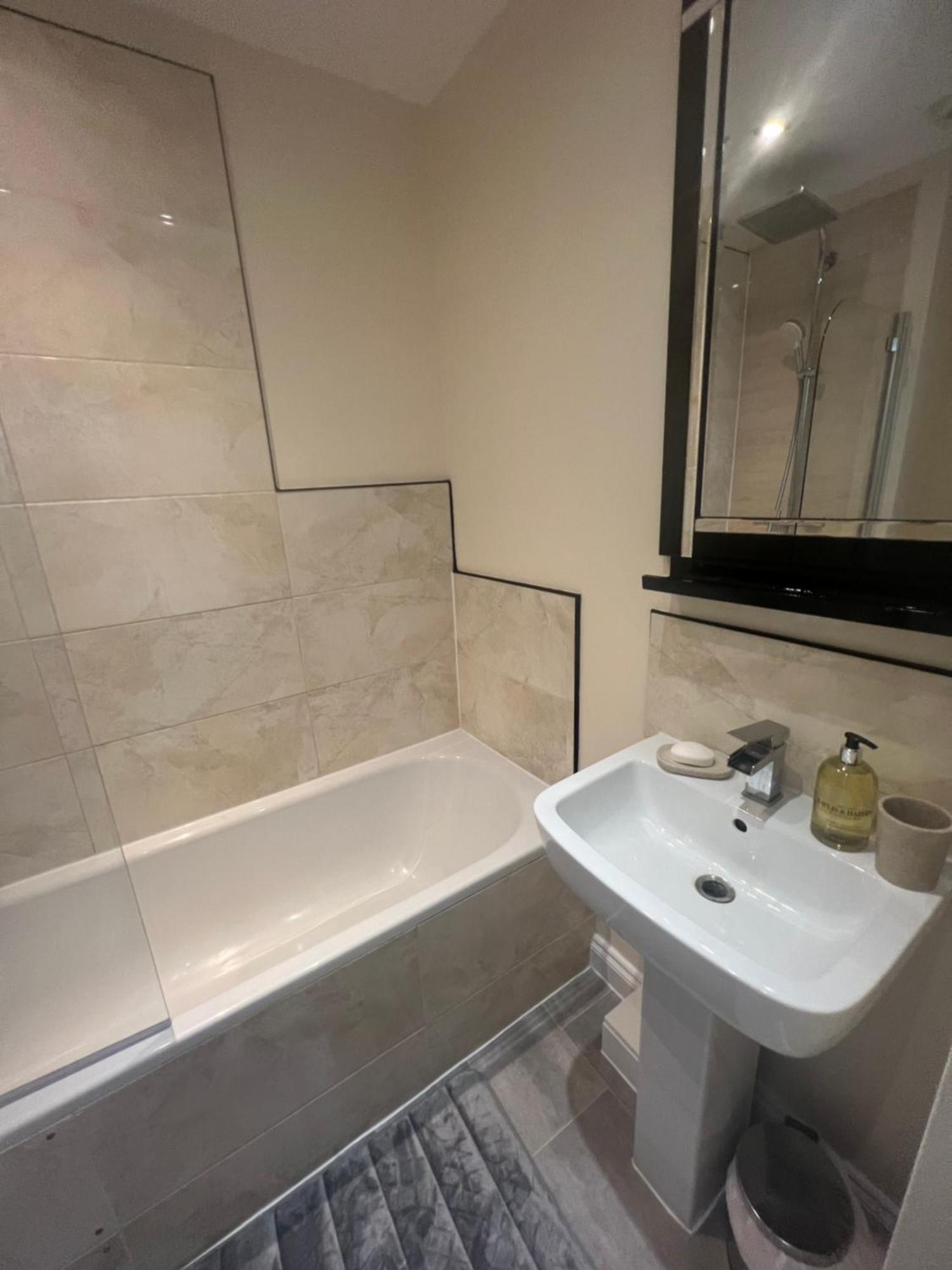 Beautiful One Bedroom Close To Harrods London