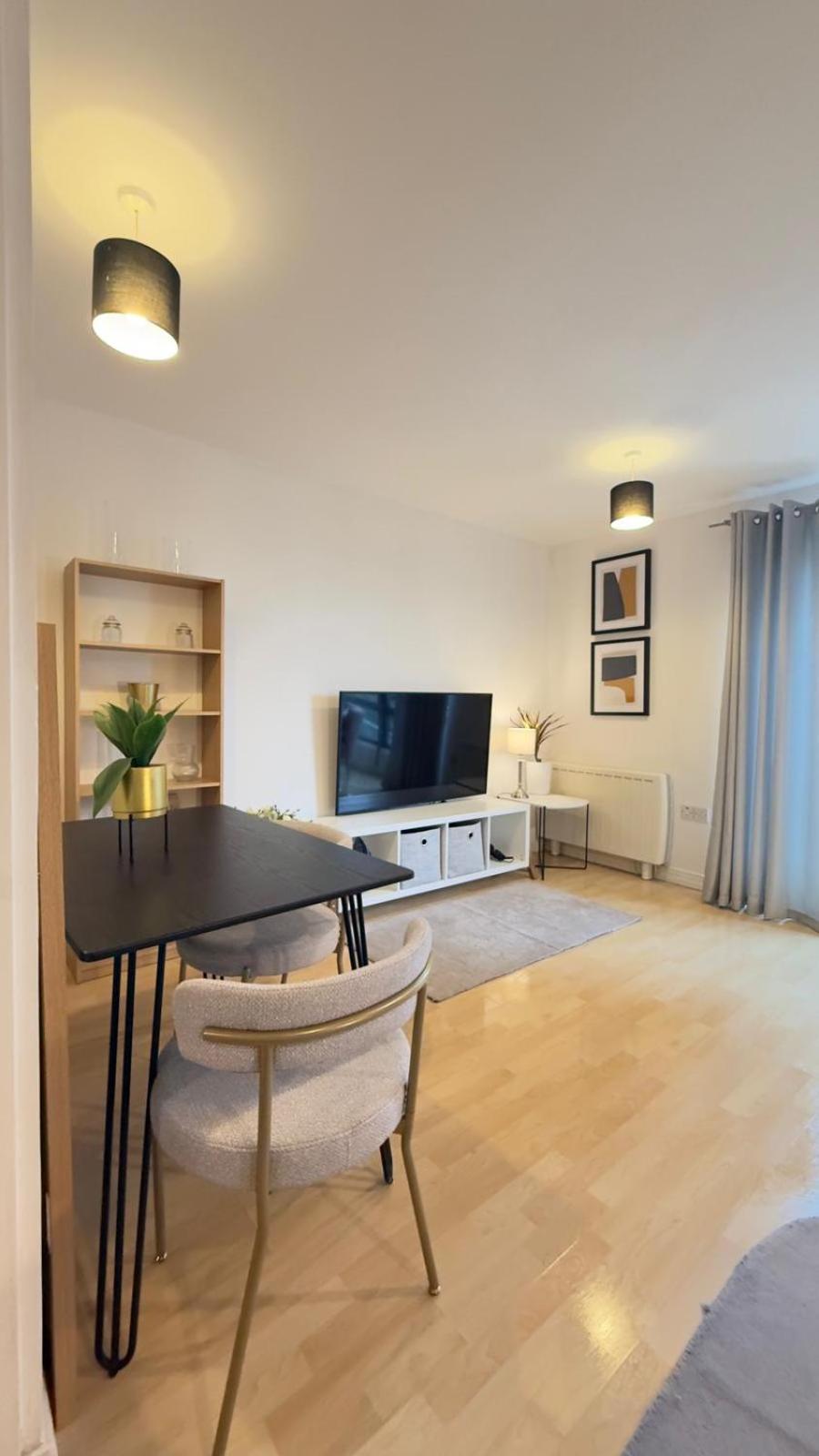 Modern Spacious Opposite Station Ii Apartment *