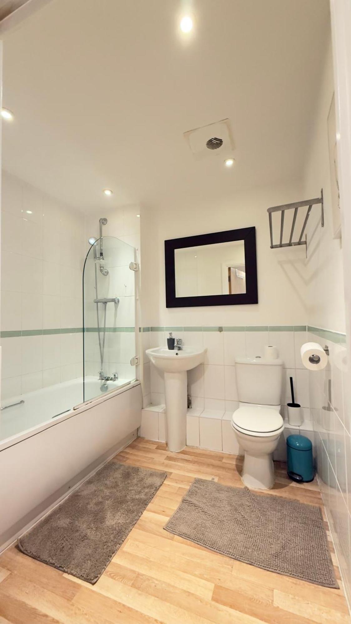 Modern Spacious Opposite Station Ii Apartment *