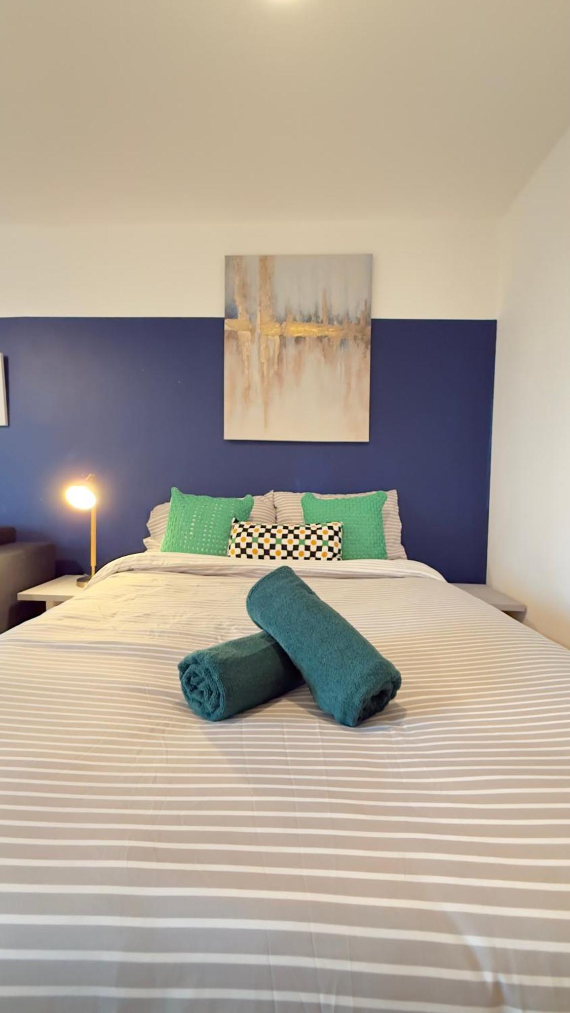 Modern Spacious Opposite Station Ii * London