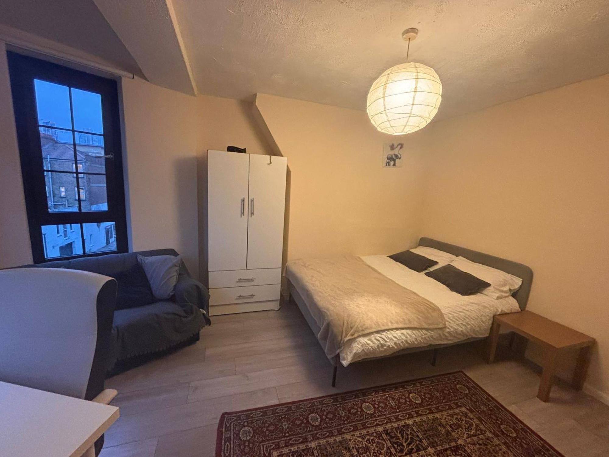 Rhodes House Apartment London