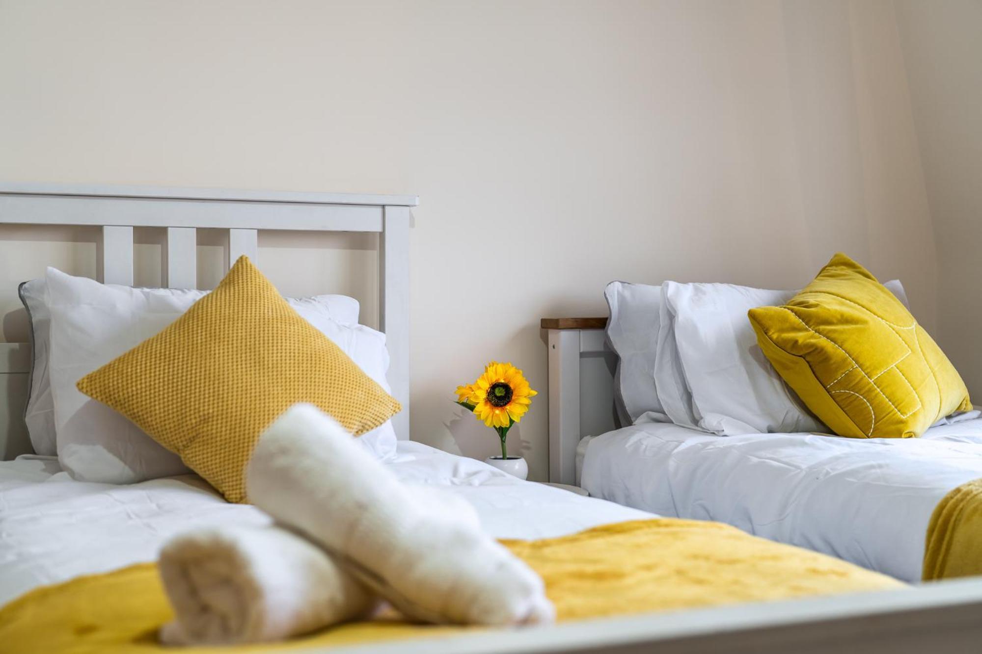 Wilkinsons Home-free Parking, Perfect For Contractors & Weekend Getaways, Near Airport & Excel * London