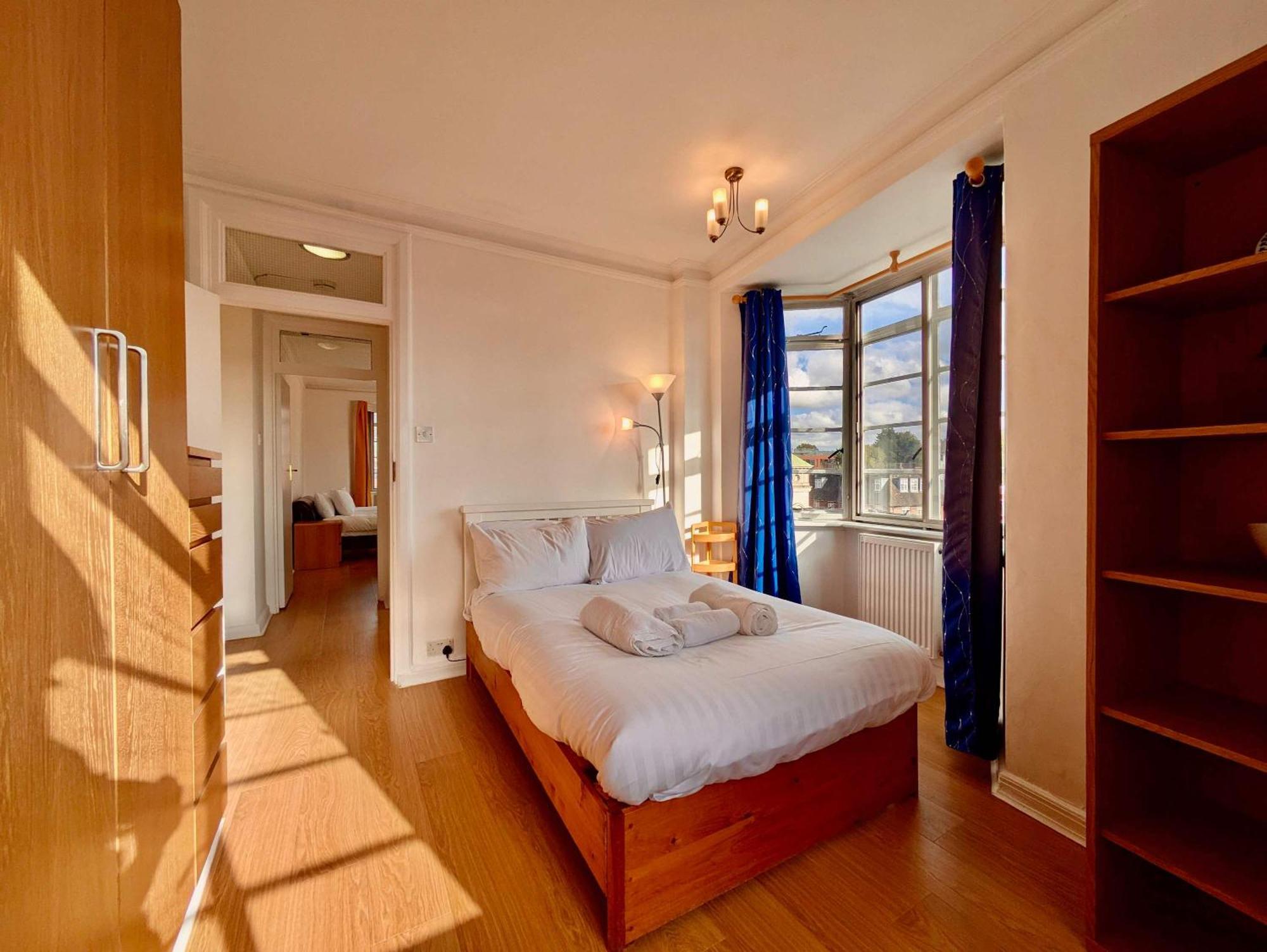 Stunning On Finchley Road Apartment