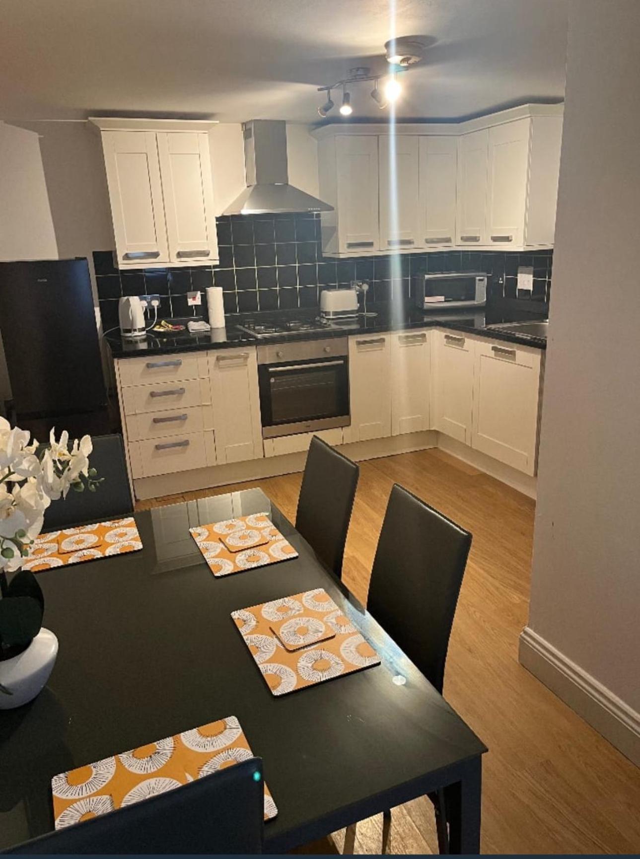 Spacious 2 Bedroom In Woolwich 15 Minutes To 02 * London