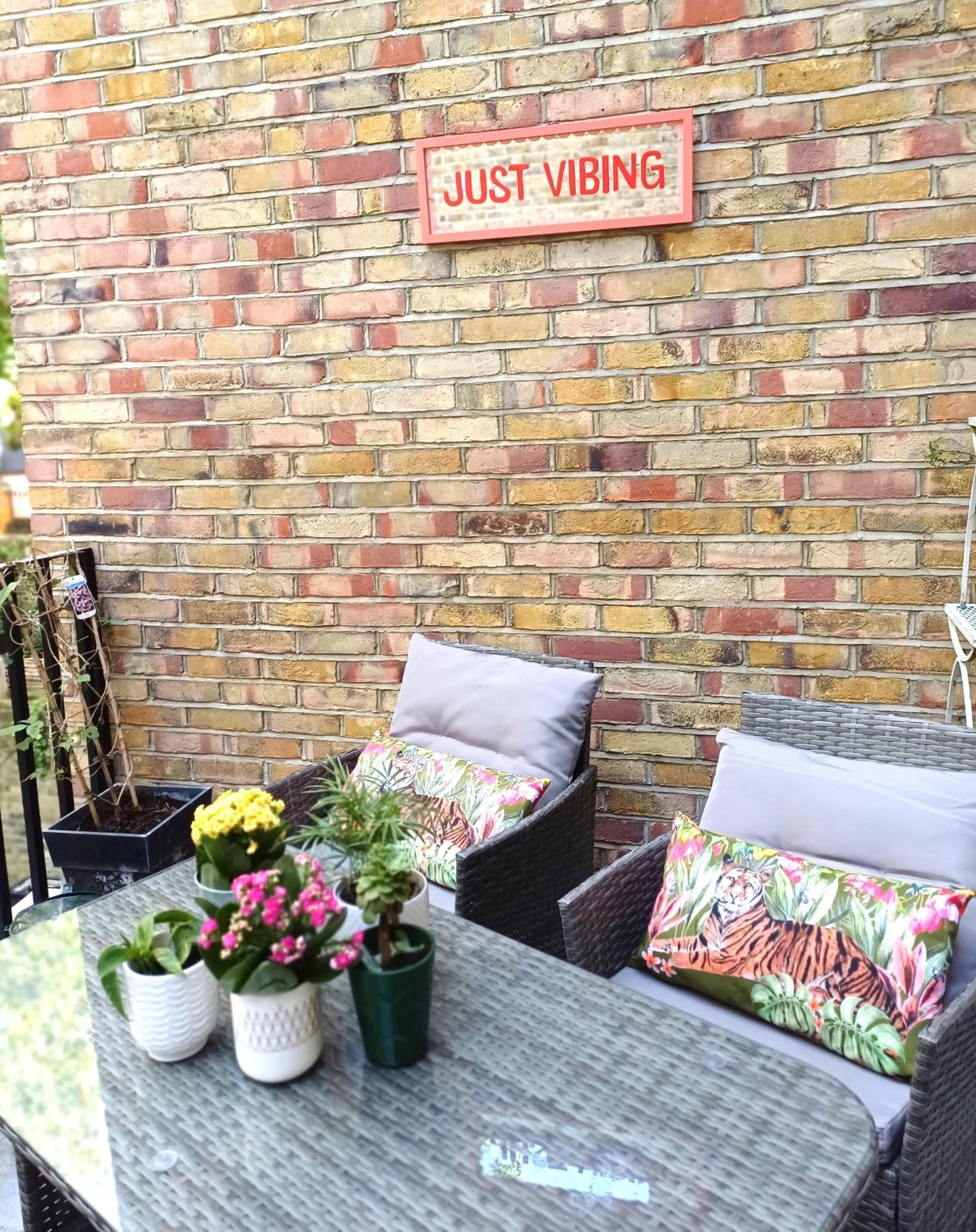 Olympia 2 Bed Terrace Appartement Londen