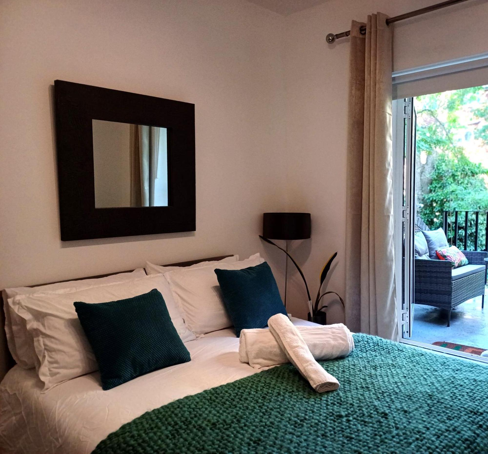 Olympia 2 Bed Terrace * Londen