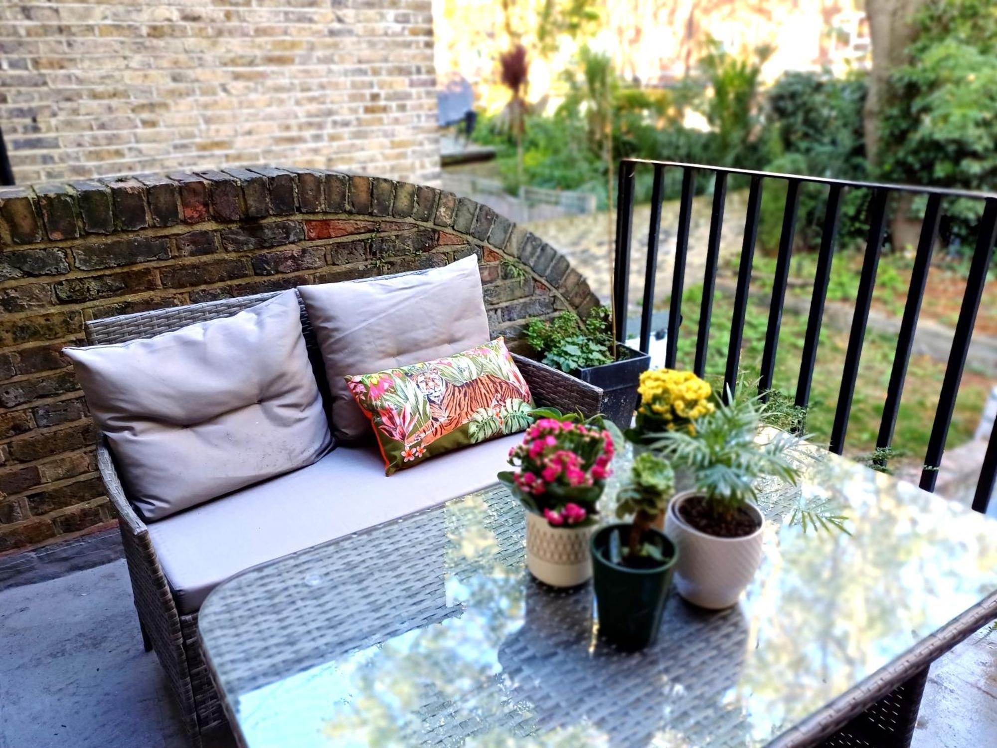Olympia 2 Bed Terrace Londen