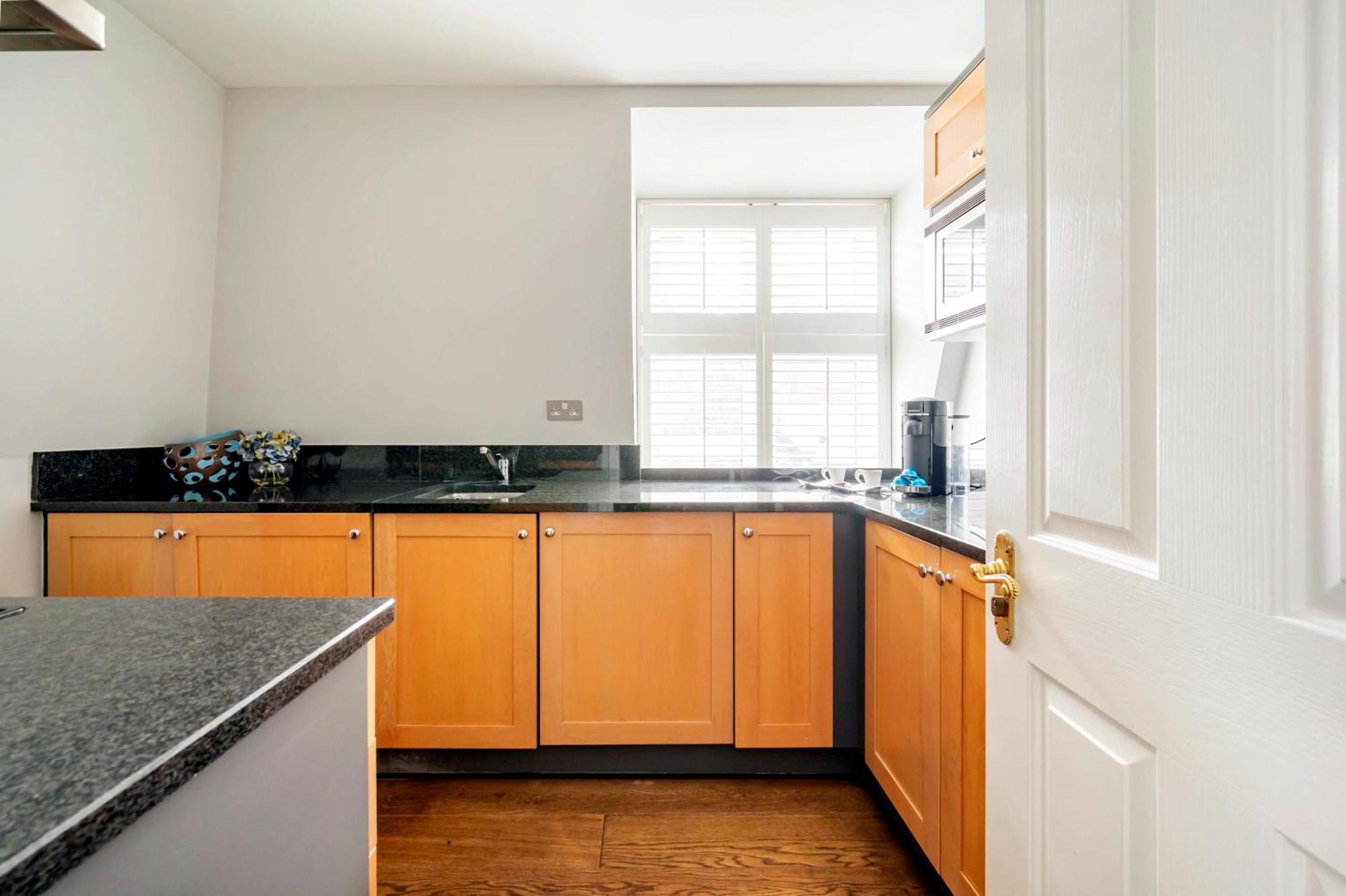 Apartment The Mayfair Marvel- By Out Of Office Lifestyle London