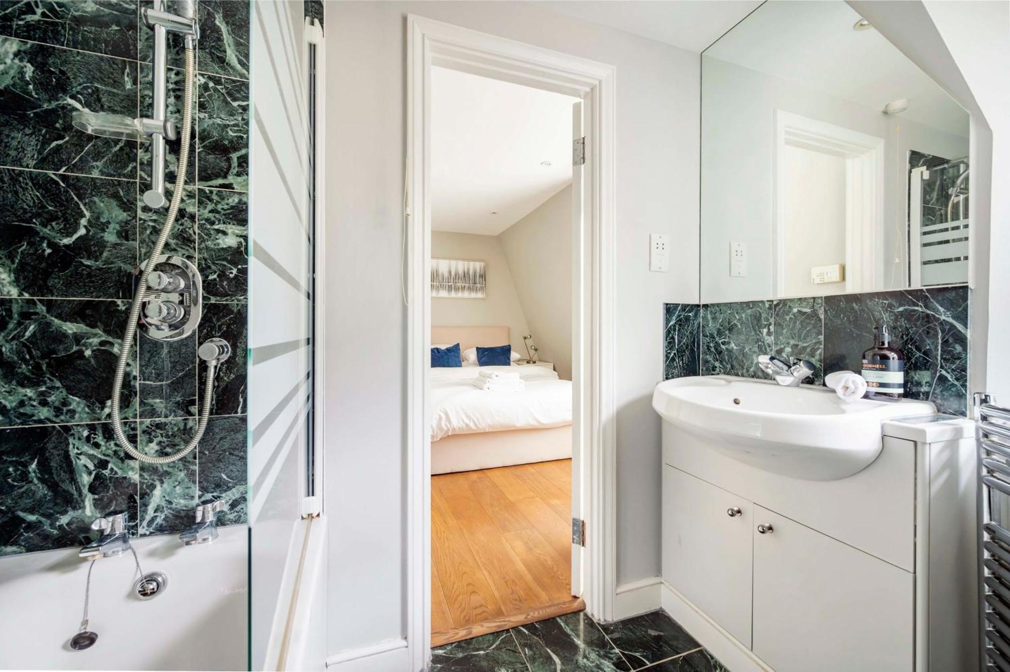 Apartment The Mayfair Marvel- By Out Of Office Lifestyle *