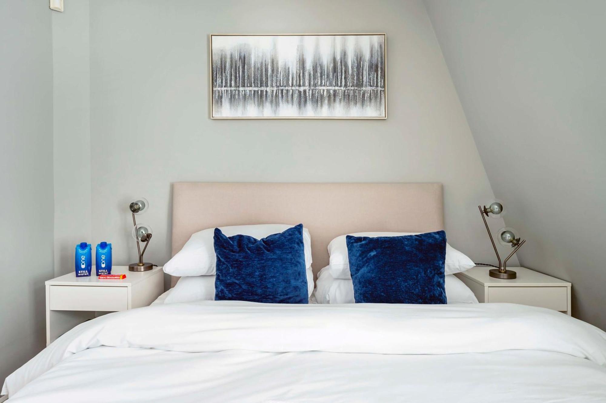 Apartment The Mayfair Marvel- By Out Of Office Lifestyle