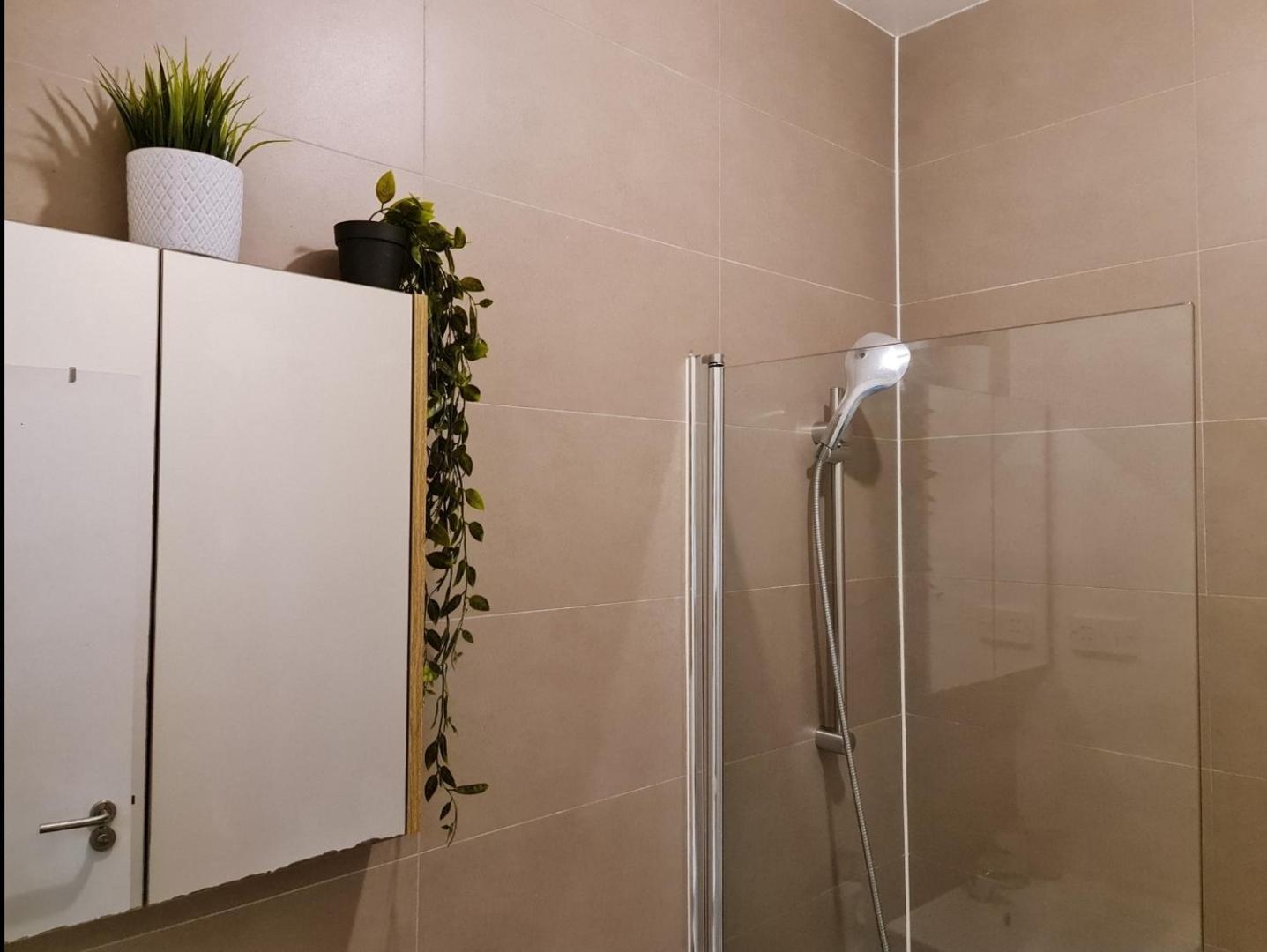 Apartment Stylish - Private Bathroom, 15mins To London!