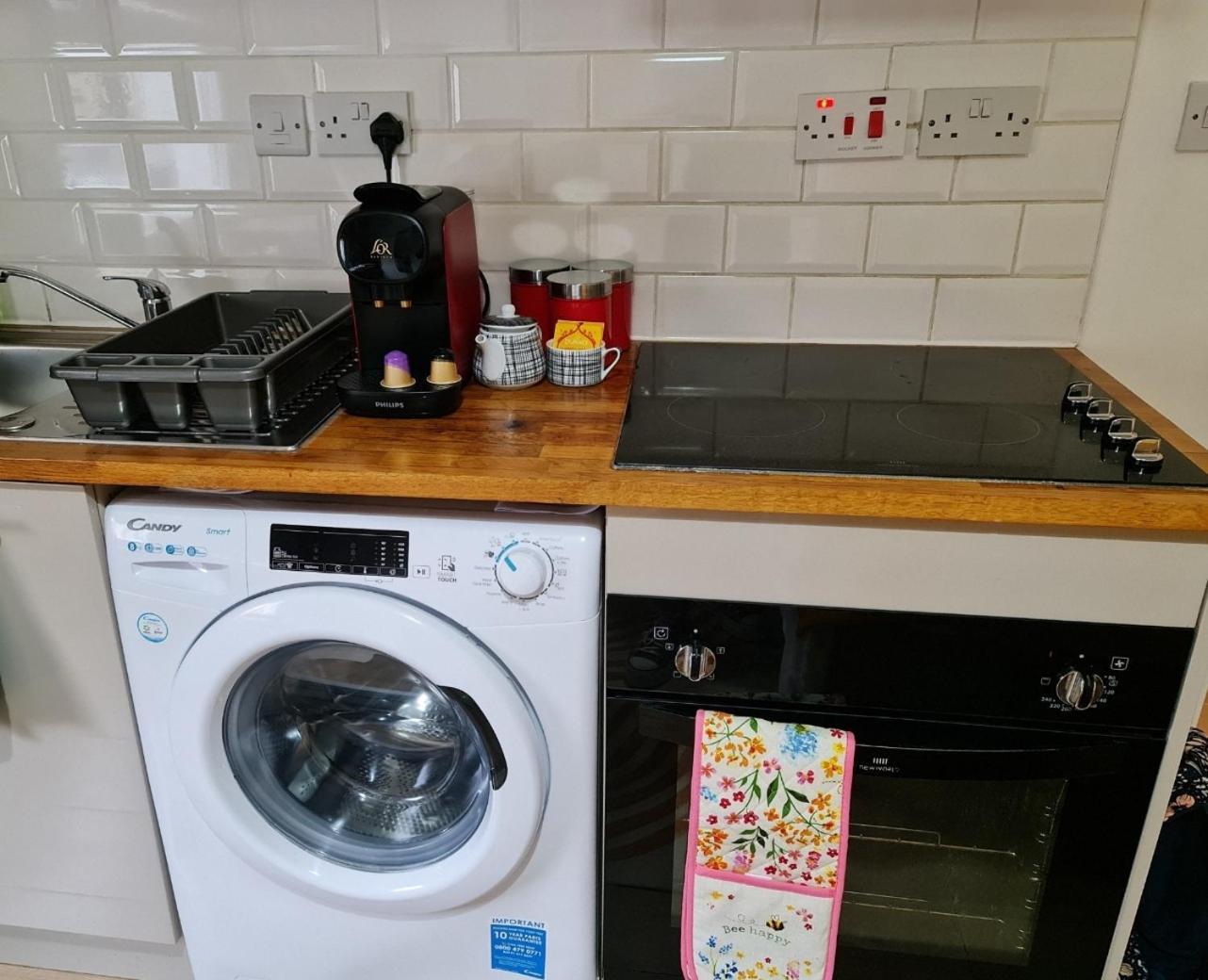 Stylish - Private Bathroom, 15mins To London! Apartment London