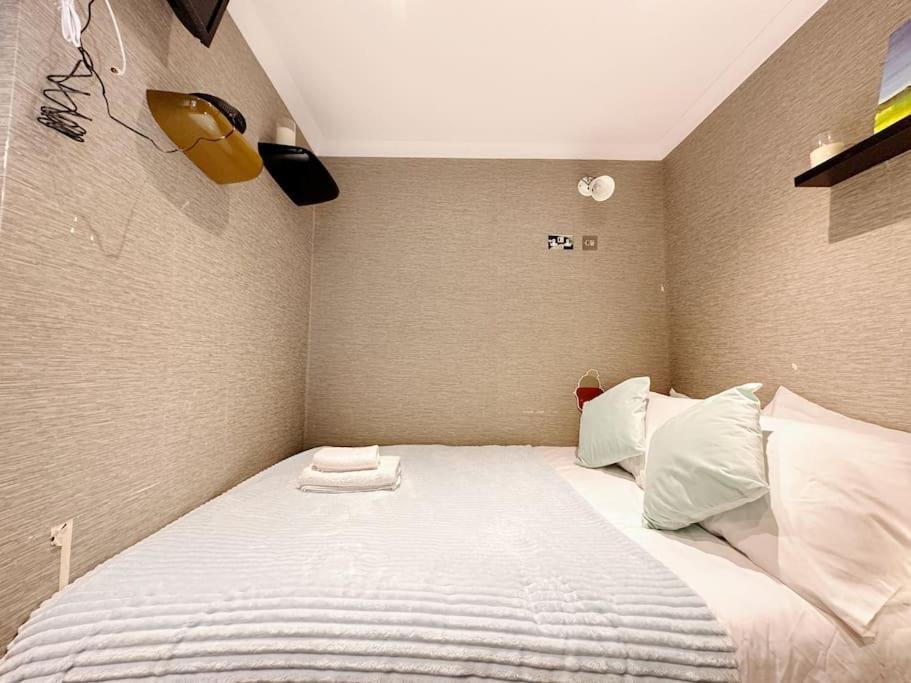 Stunning Modern 2-floor House With 3 Ensuite * London