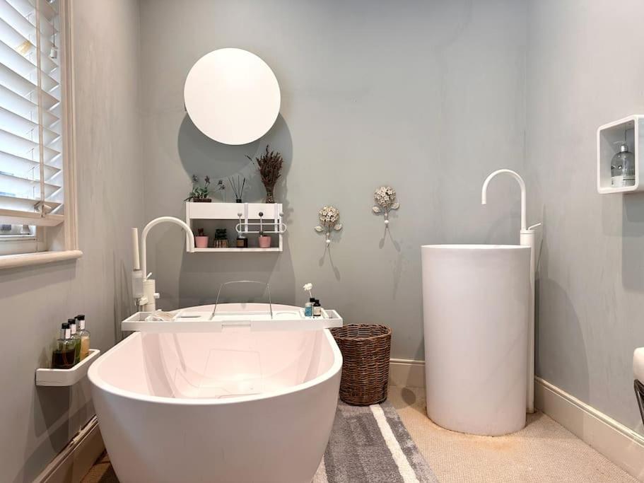 Stunning Modern 2-floor House With 3 Ensuite * London