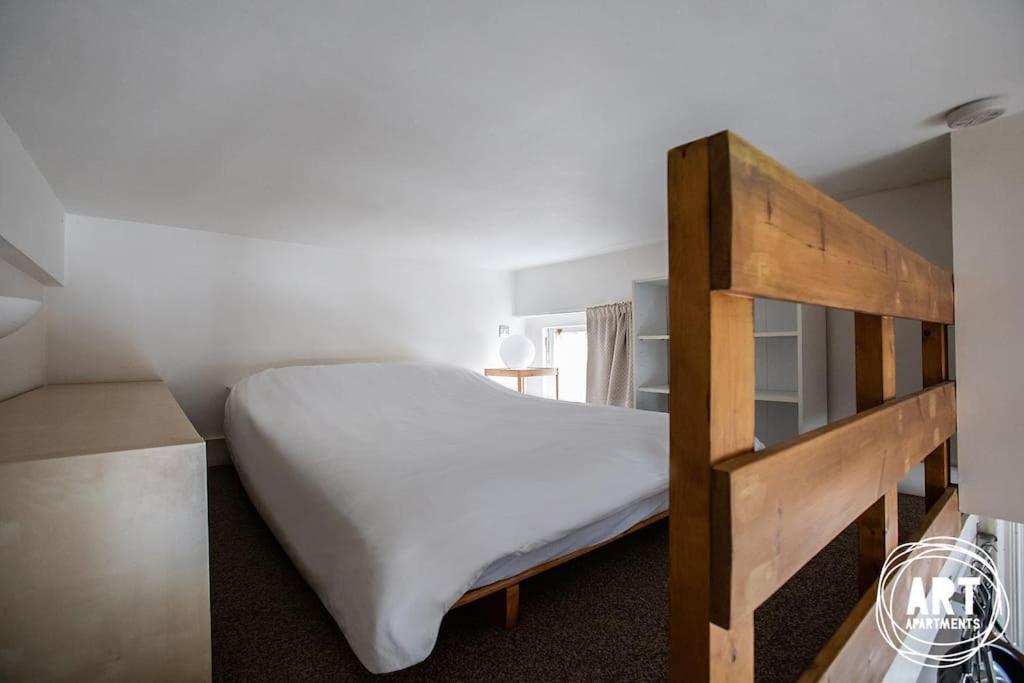 Harrington Gardens Apartment *