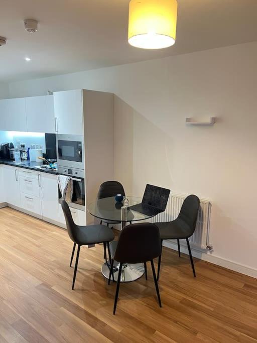 Apartment Modern, Luxurious 1 Next To Station, Few Stops Away From *