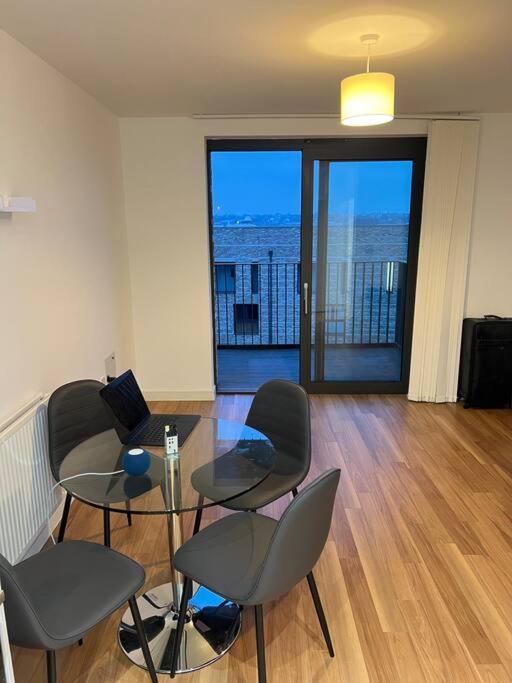 Modern, Luxurious 1 Next To Station, Few Stops Away From *