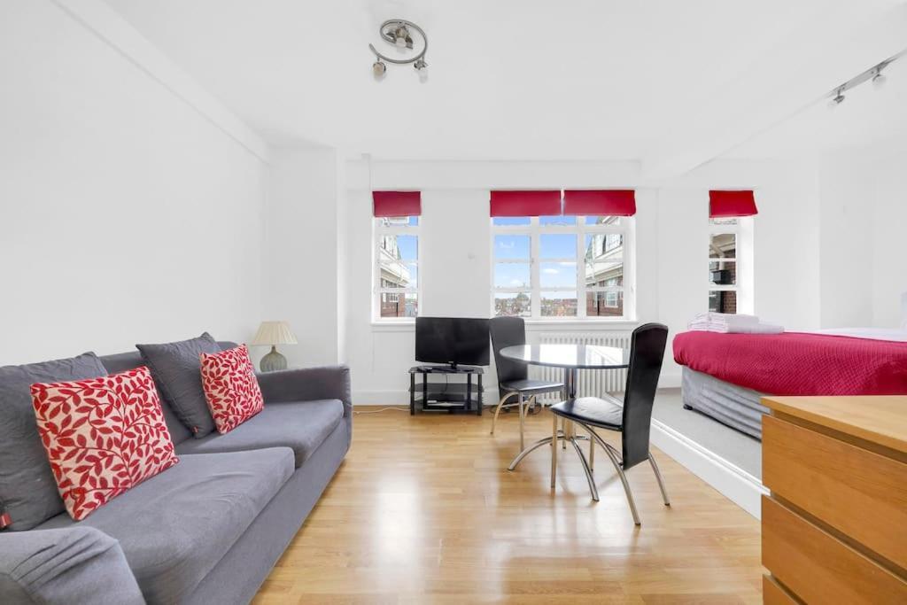 South Kensington Apartment