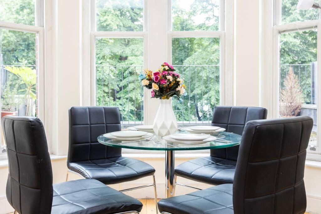 Comfy 2-bed Flat On Upper St - Next To Tube London