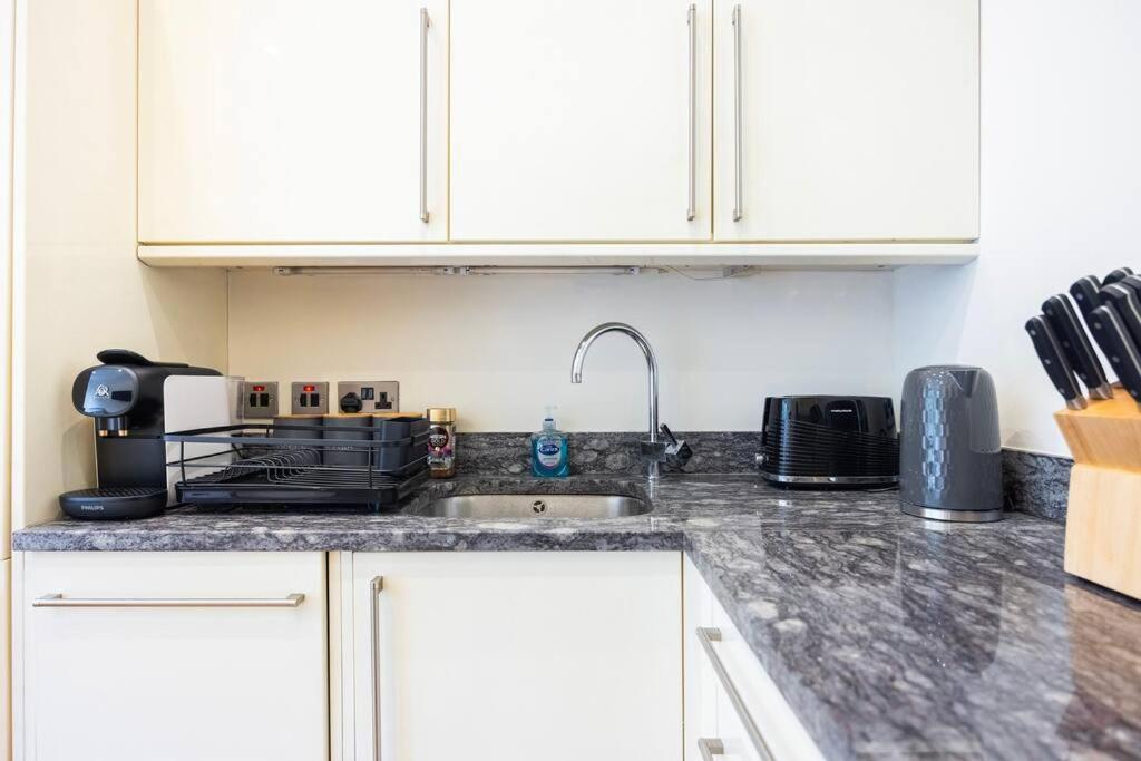 Comfy 2-bed Flat On Upper St - Next To Tube *