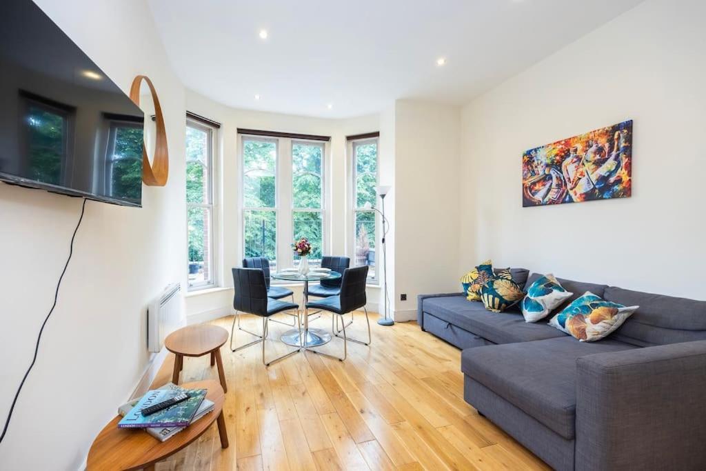 Comfy 2-bed Flat On Upper St - Next To Tube *