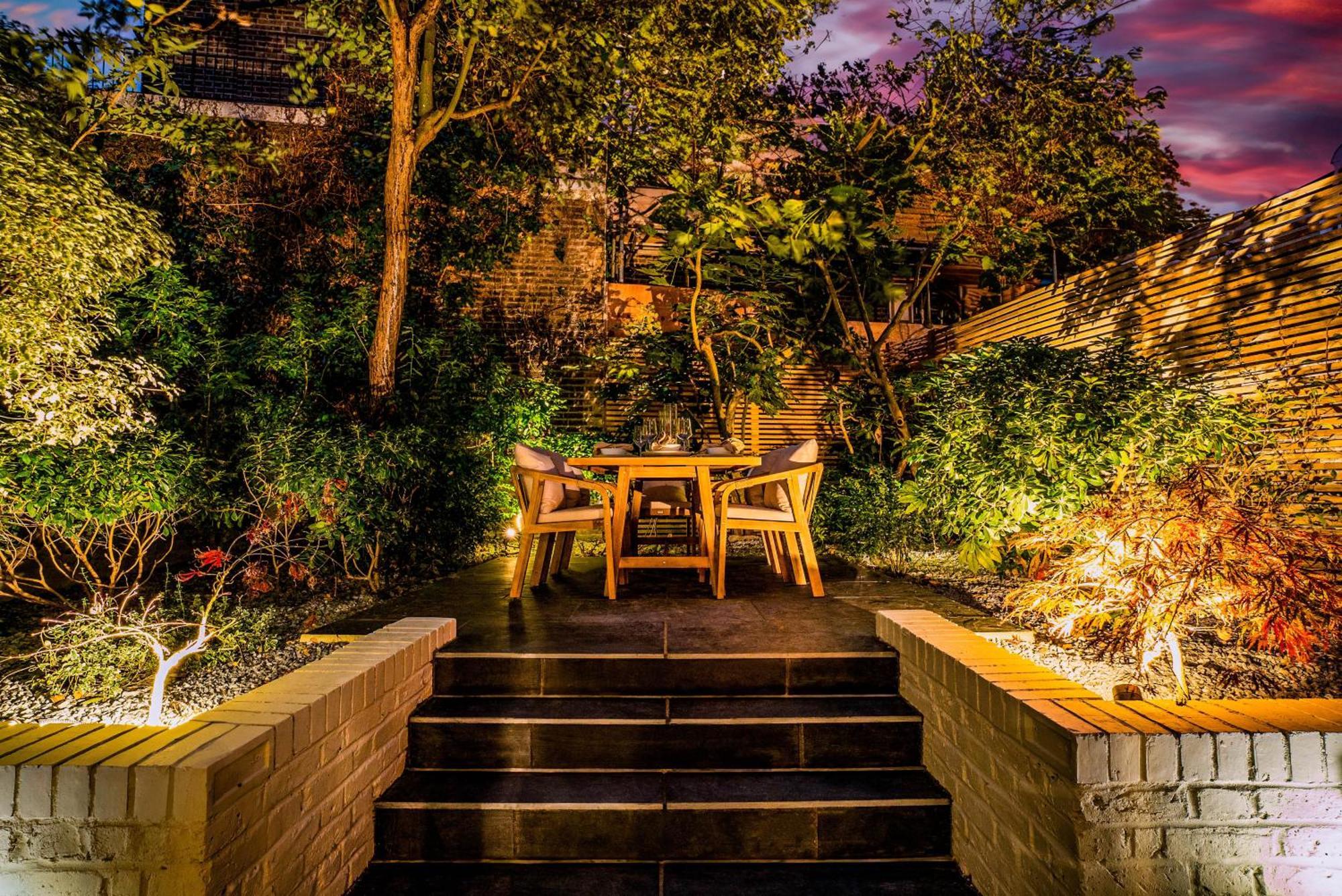 Stunning Chelsea Garden Apartment *
