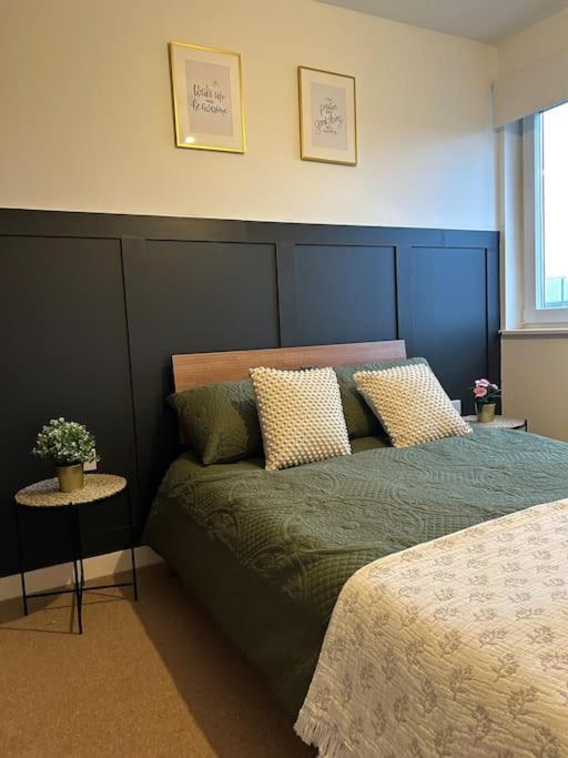 Newly Renovated & Modern 2-br Close To Canary Wharf Apartment *