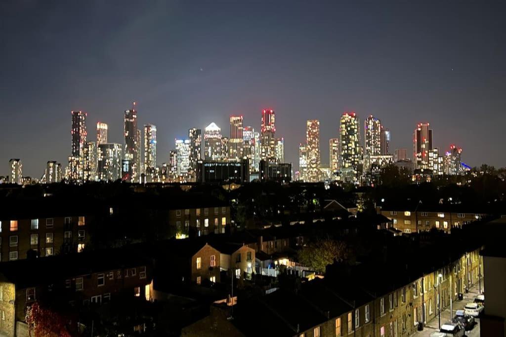 Newly Renovated & Modern 2-br Close To Canary Wharf Apartment London