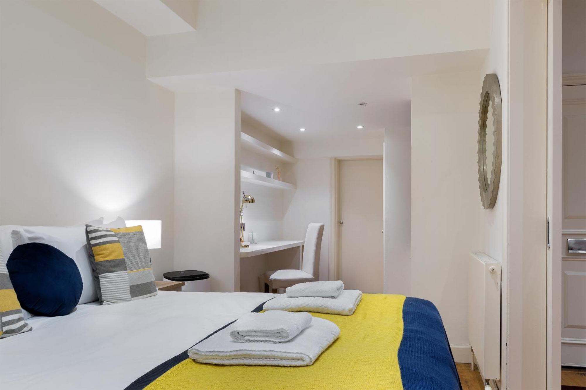 Hyde Park - Knightsbridge - Private Entrance London