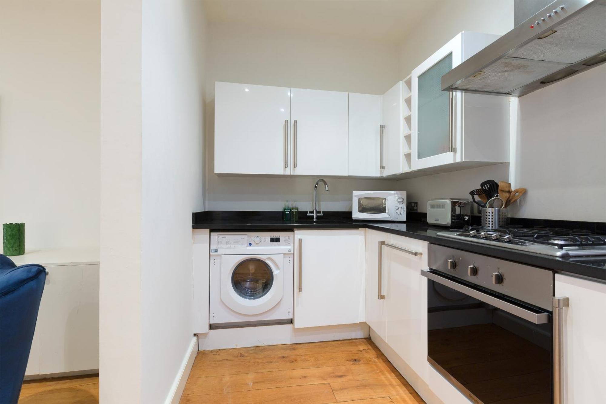 Hyde Park - Knightsbridge - Private Entrance Apartment London