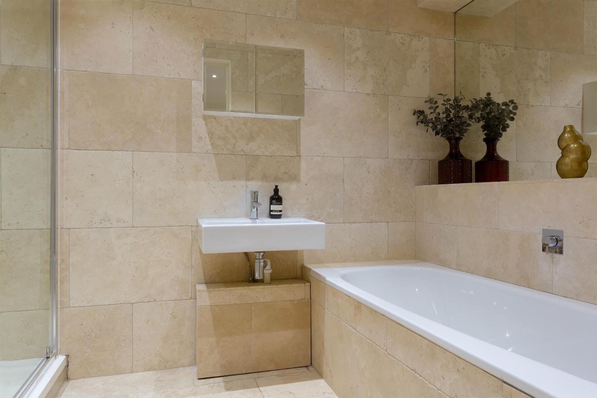 Hyde Park - Knightsbridge - Private Entrance Apartment *
