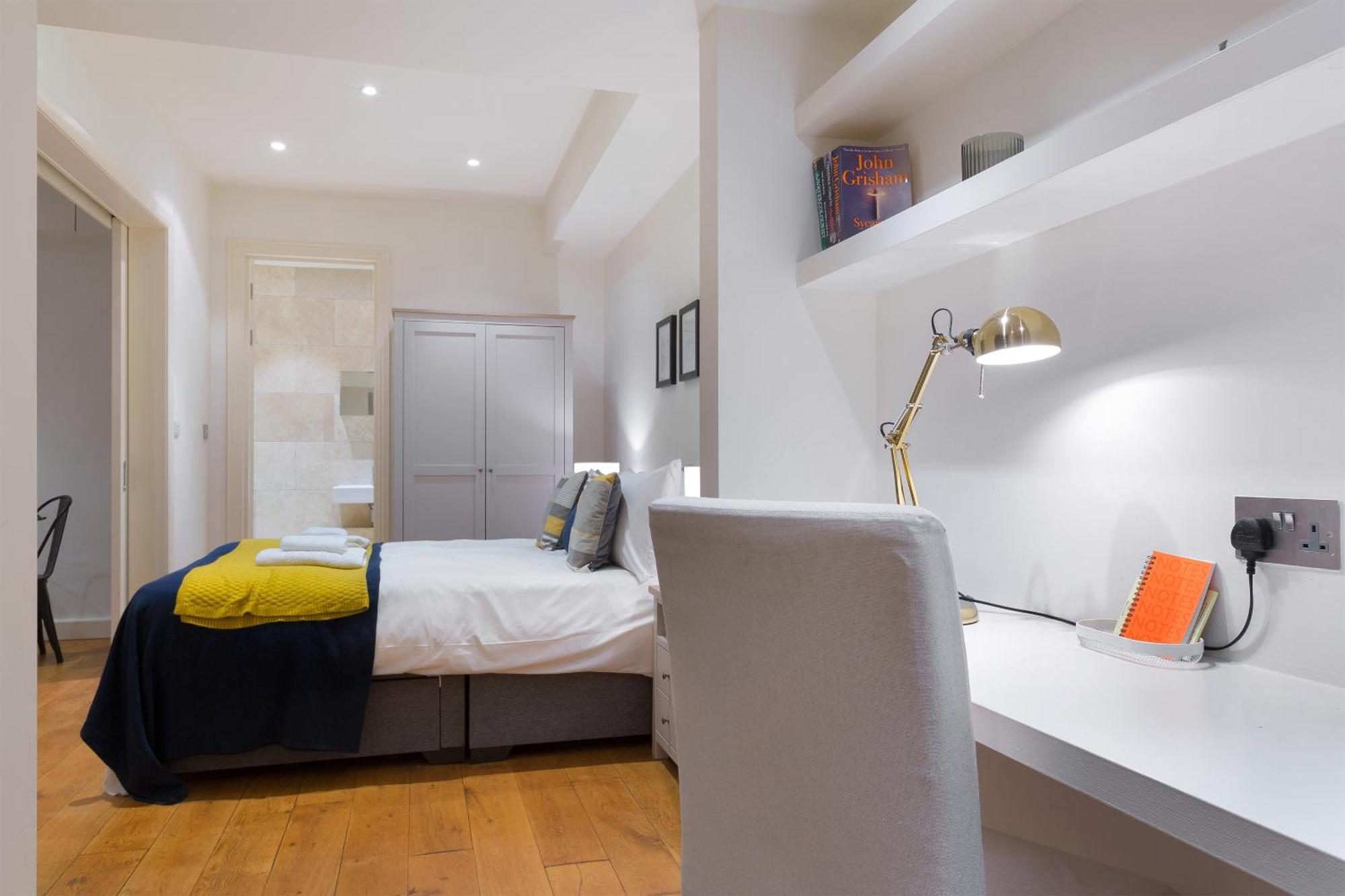 Hyde Park - Knightsbridge - Private Entrance * London