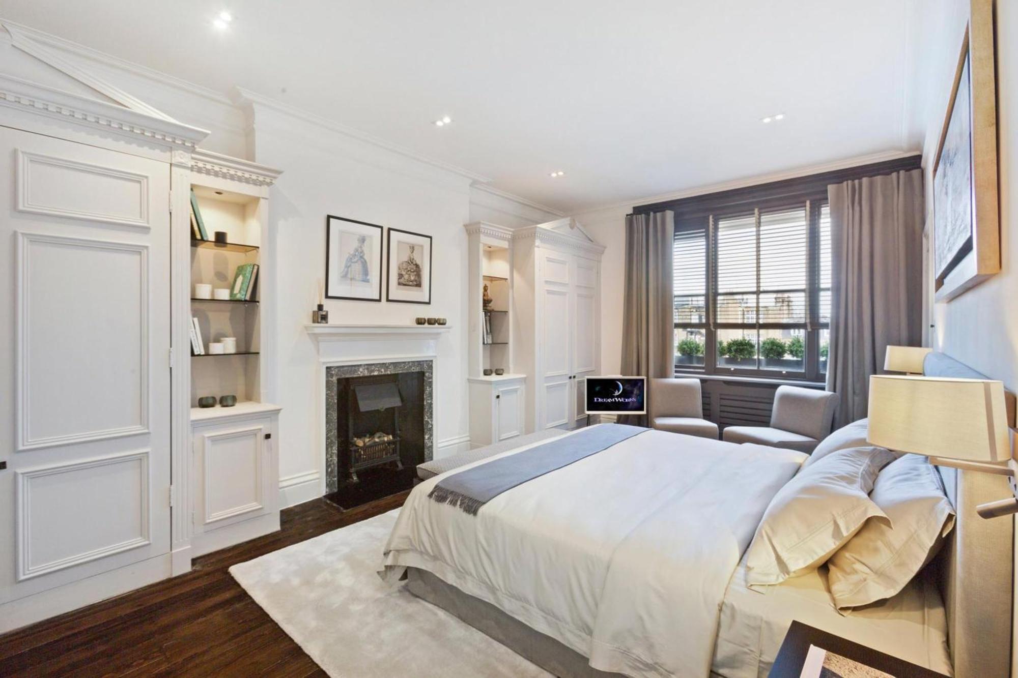 Stylish 2 Bed In Cadogan Square Apartment London