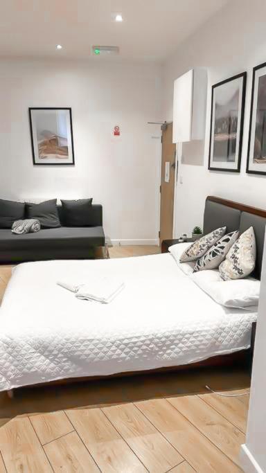 Apartment Sleep 6 Piccadilly Grand In Vr5 London