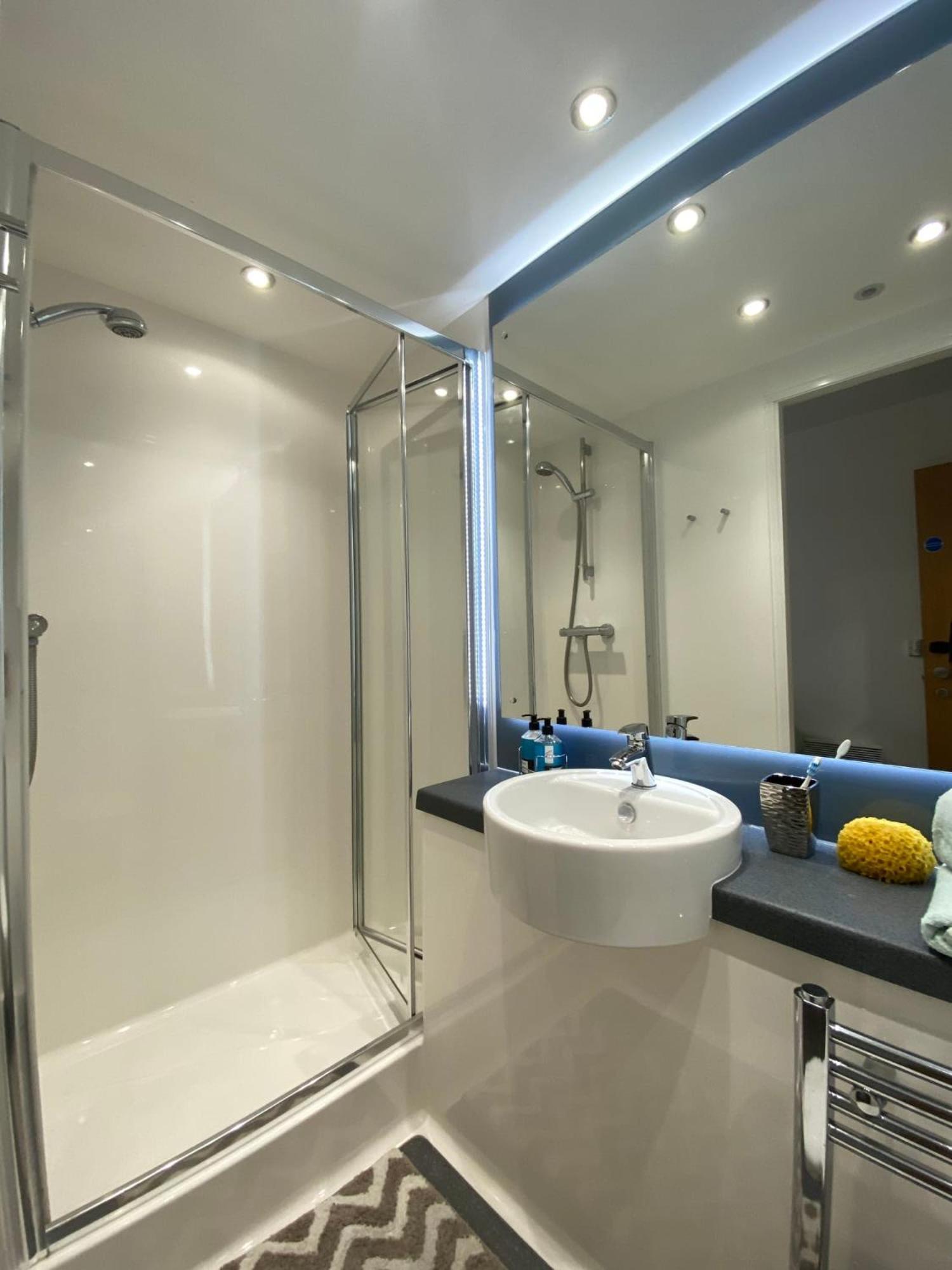 Chic Modern At Mannequin House In *