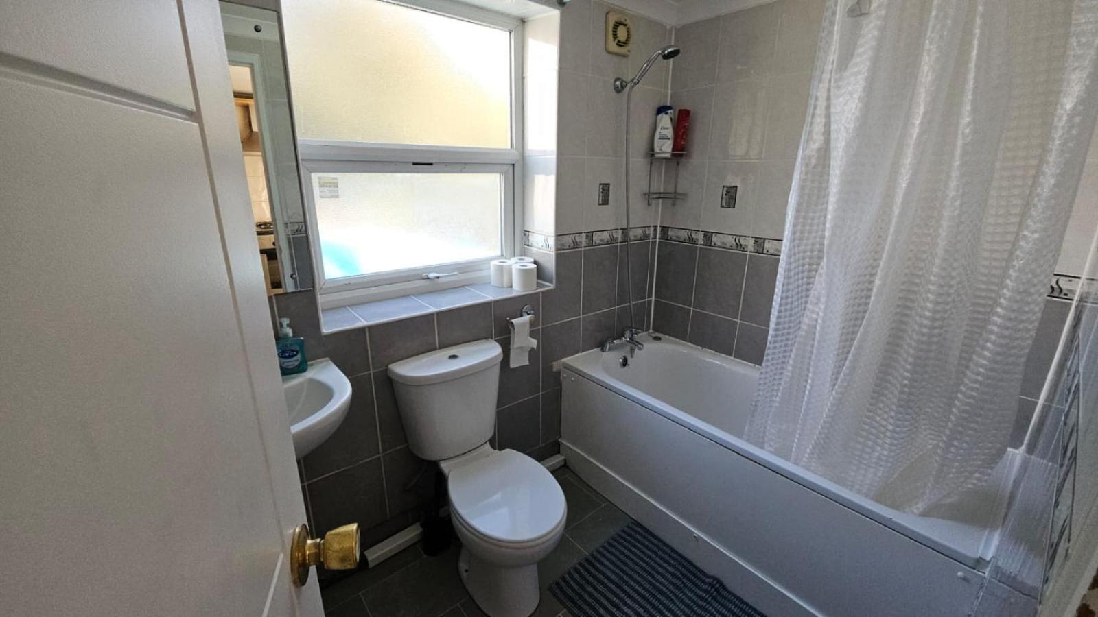 Apartment Modern 3-br In The Heart Of The *