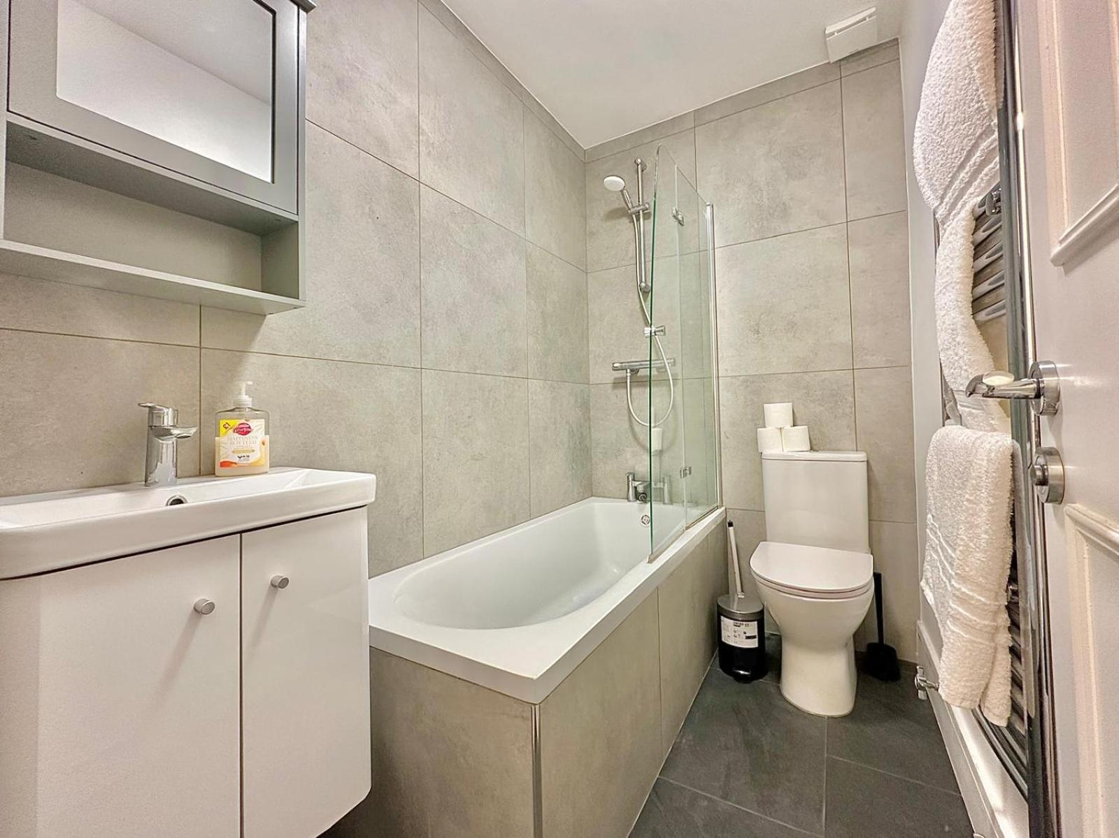 Flat B Stockwell Apartment